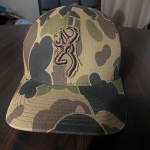 Love country 🦌 trucker hat in very good condition!!